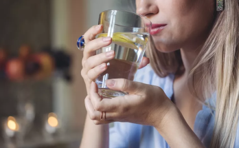 3 Bienfaits pour la santé de Boire de l'eau citronnée